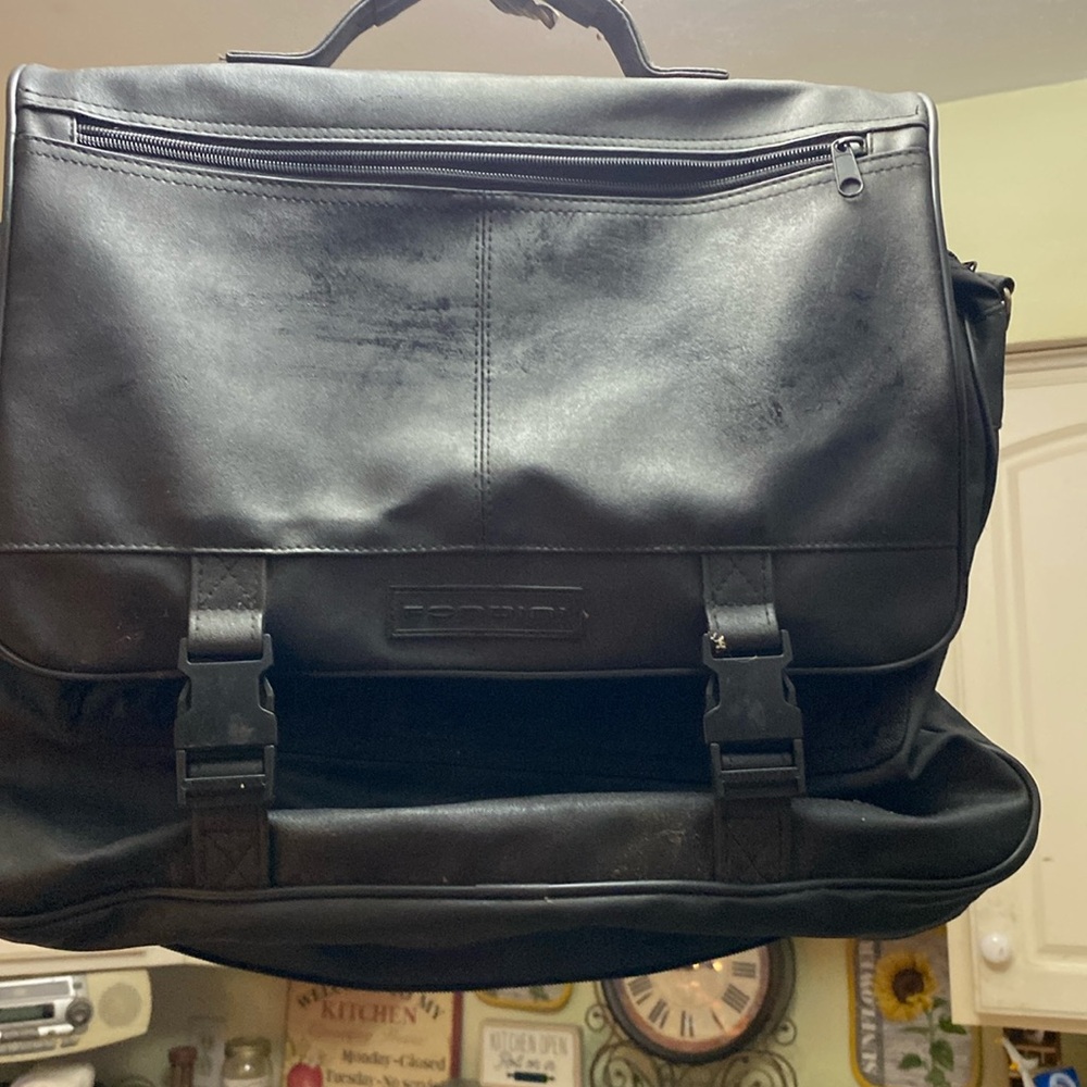 A black laptop bag Fnbini